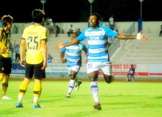 Pattaya United’s Cameroon striker Paul Ekollo (right) celebrates after putting his team 2-0 up against Khon Kaen FC during their 3rd round FA Cup match in Chonburi last weekend. Two goals from Ittipol Poolsap either side of half time and a late fourth from Ludovick Takam completed the scoring for the Dolphins and sees them safely through into the 4th round of the competition. (Photo/Ariyawat Nuamsawat)